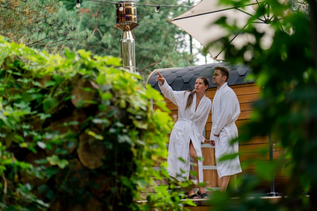 Wanna jacuzzi a sauna - porównanie korzyści i właściwości